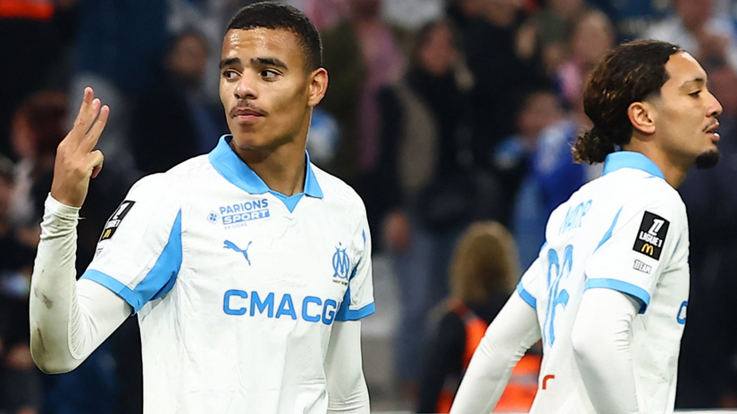 Greenwood shows the number of goals he scored last night (©REUTERS/Manon Cruz)