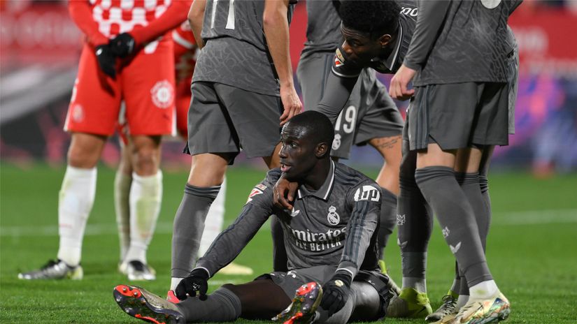 Ferland Mendy on the ground (©David Ramos/Getty Images)