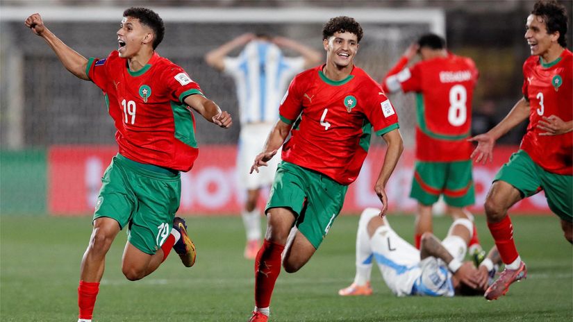 Morocco's Ismail Bakhty and Ismael Baouf celebrate as Argentina's Maher Carrizo looks dejected after the match (©REUTERS/Rodrigo Garrido TPX IMAGES OF THE DAY)