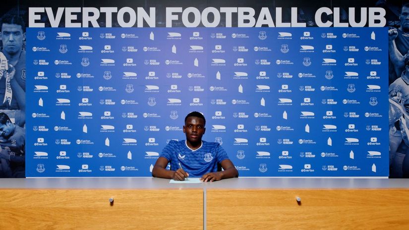 Kenyan youngster signs first professional contract with Everton