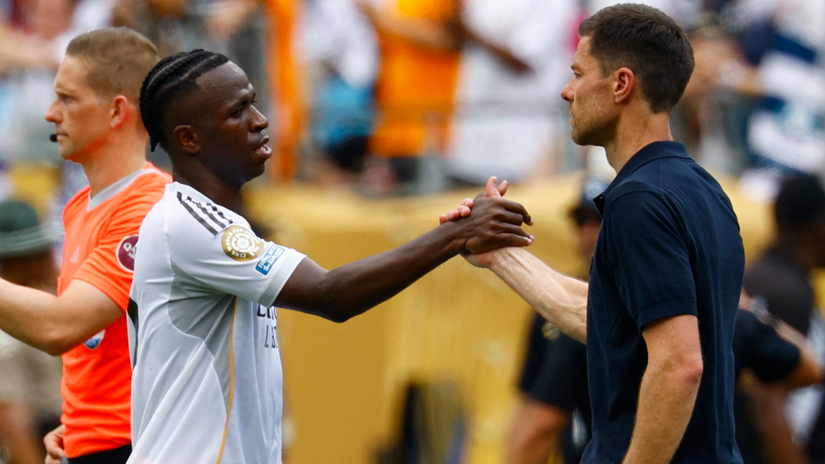 Vinicius Junior and Xabi Alonso during the Club World Cup (©REUTERS/Susana Vera)