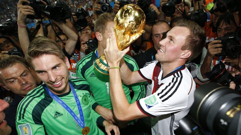 Kevin Grosskreutz with World Cup trophy (©Gallo Images)