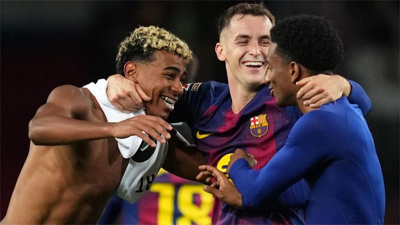 Lamine Yamal, Marc Casado and Alejandro Balde celebrate (©Alex Caparros/Getty Images