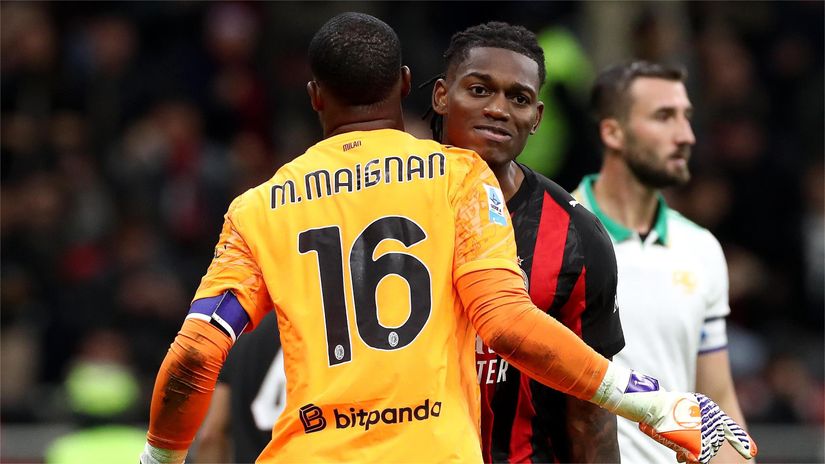 Mike Maignan and Rafael Leao celebrate for Milan (©Marco Luzzani/Getty Images)