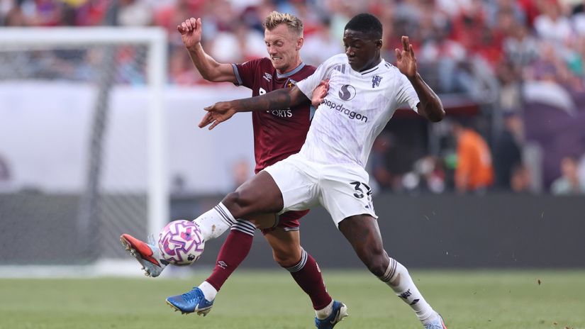 Mainoo in a duel with Ward-Prowse of West Ham during a pre-season clash between Man United and the Hammers (©Getty Images)