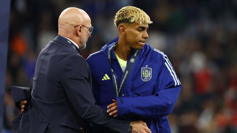 Spain boss Luis de la Fuente & Lamine Yamal (©Reuters/Kai Pfaffenbach/Gallo Images)