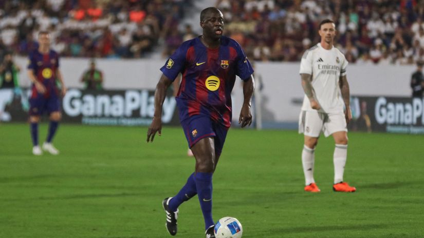 Toure in action during the Legends El Clasico in El Salvador (©AFP)