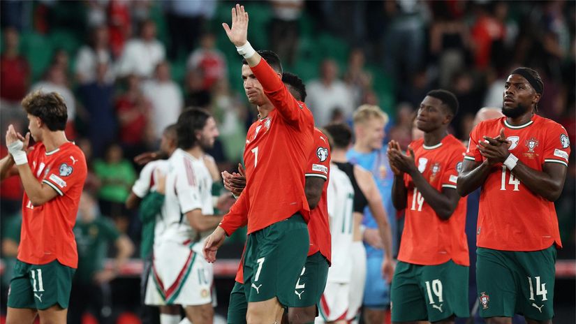 Cristiano Ronaldo greets Portugal fans after the game against Hungary (©Carlos Rodrigues/Getty Images)