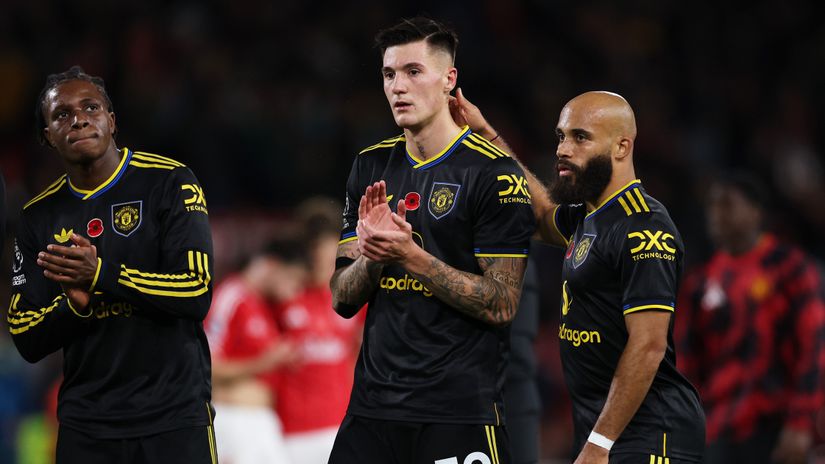 Sesko standing between Patrick Dorgu (left) and Bryan Mbeumo (right) (©Michael Regan/Getty Images)