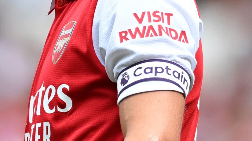 captain’s armband on Martin Odegaard’s arm (©AFP)