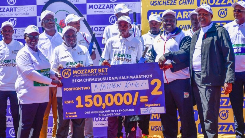 CS Hanna Wendot, MP Musa Sirma present Kimeli his dummy cheque © Aluda Cyprian