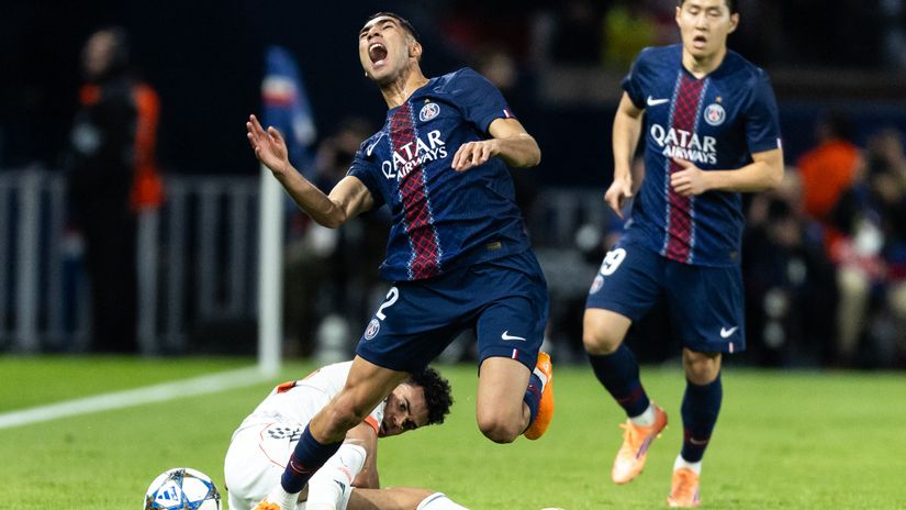 Luis Diaz awful tackle on Achraf Hakimi (©AFP)