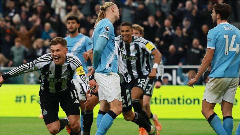 Barnes celebrates after scoring the winner (©Action Images via Reuters/Lee Smith )