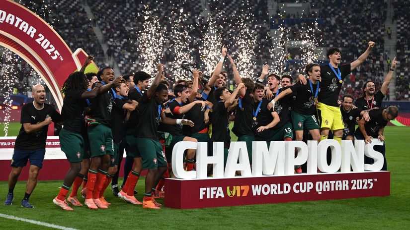 Portugal players and staff celebrating after lifting the trophy (©Simon Holmes/Getty Images/Gallo Images)
