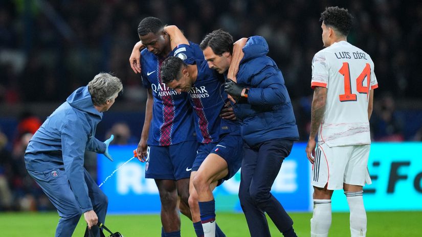Diaz watches as Hakimi is being carried off the pitch (©Franco Arland/Getty Images)