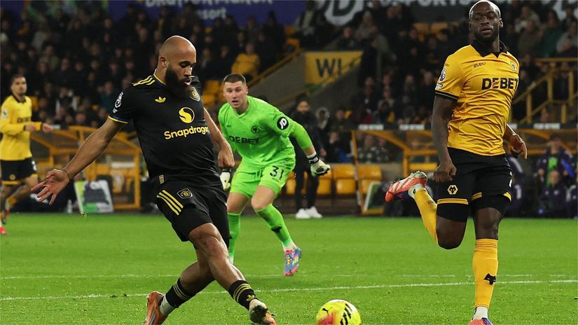 Mbeumo scores to make it 2-1 for United (©Gallo images)