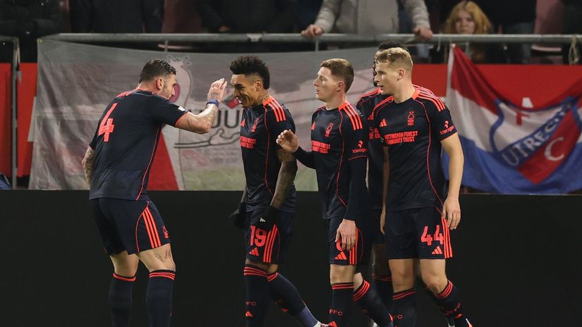 Jesus and his teammates celebrate the late winner (©Dean Mouhtaropoulos/Getty Images)