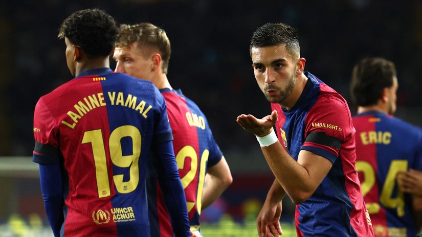Barca players celebrating the goal (©Gallo Images)