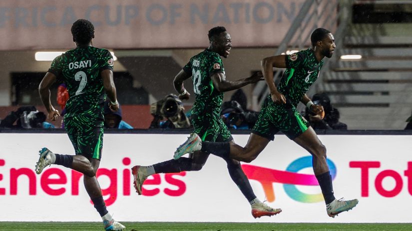Nigeria players celebrating the goal (©AFP)