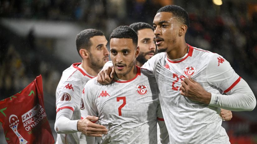 Tunisia players celebrating the goal (©AFP)