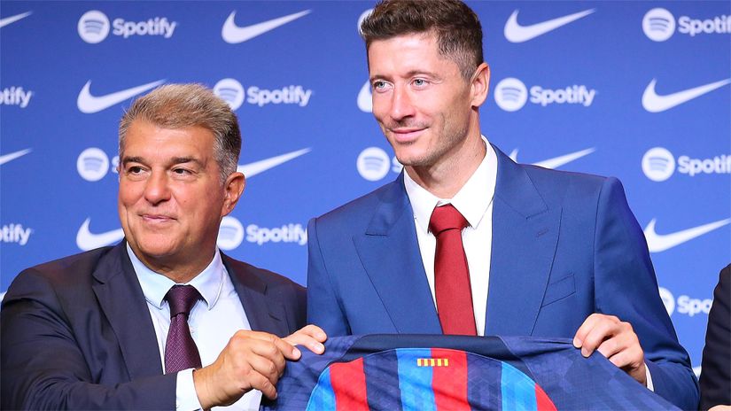 Laporta and Lewandowski after Lewa joined Barca in August 2022 (©Eric Alonso/Getty Images)