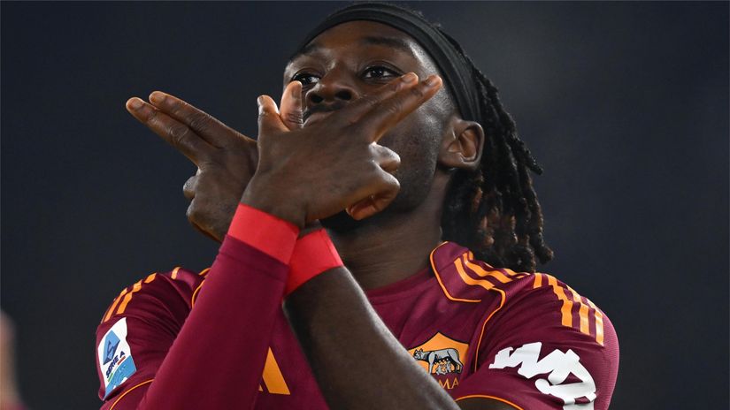 Manu Kone' of Roma celebrates his goal against Genoa (©Image Photo Agency/Getty Images)