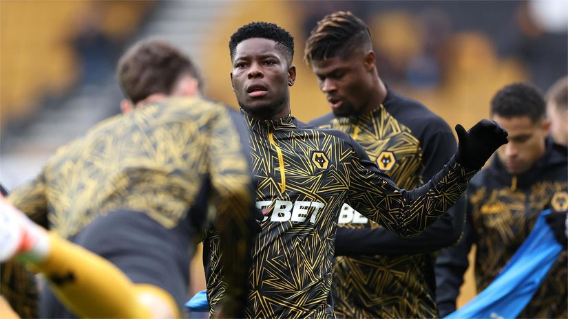 Marshall Munetsi (in the middle) struggling to find minutes at Molineux (©Marc Atkins/Getty Images)