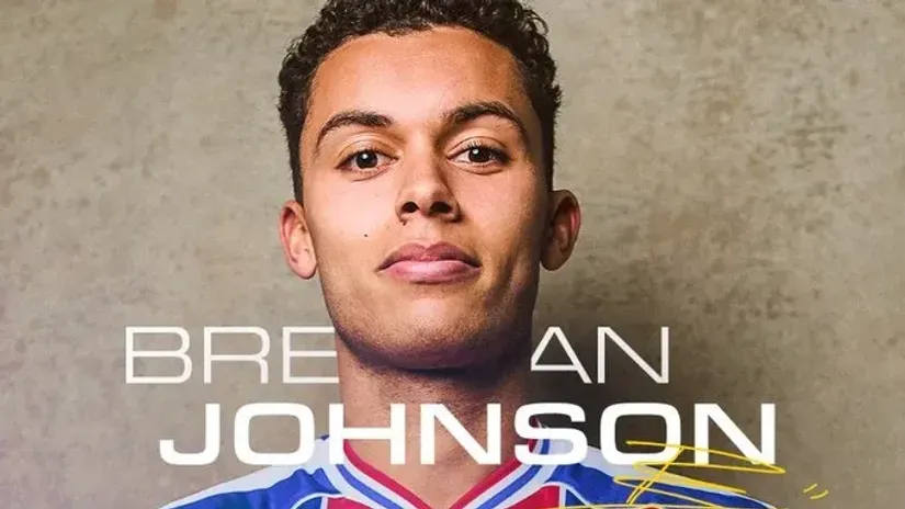 Brennan Johnson in the Eagles' shirt (©CPFC)