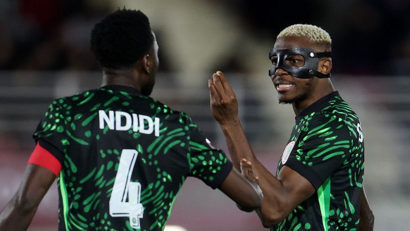 Ndidi trying to calm furious Osimhen down (©Reuters/Amr Abdallah Dalsh/Gallo Images)