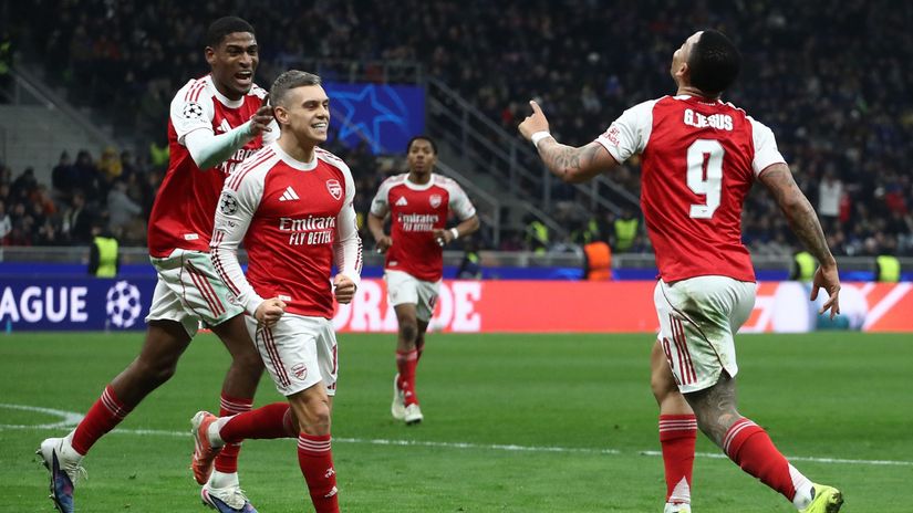 Jesus celebrates his second goal with Mosquera and Trossard (©Marco Luzzani/Getty Images)