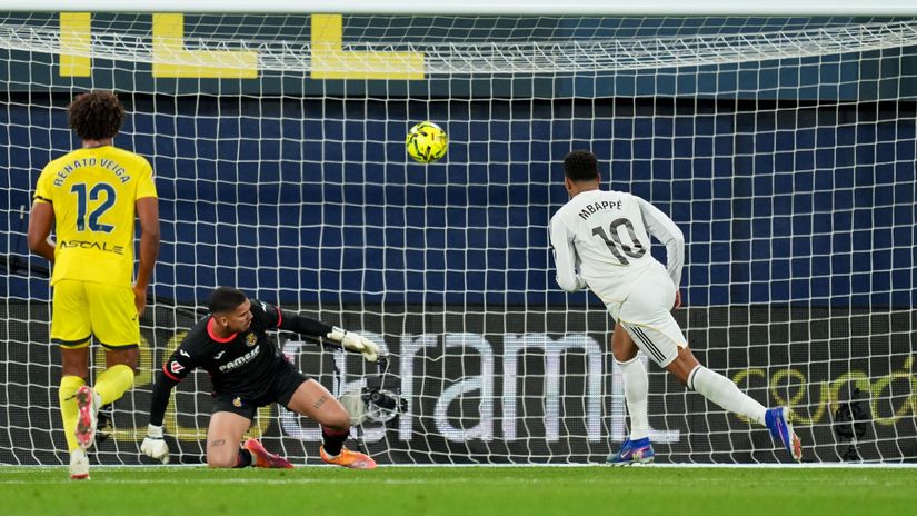 Watch and learn, Brahim. This is how you take a "panenka" penalty (©Alex Caparros/Getty Images)
