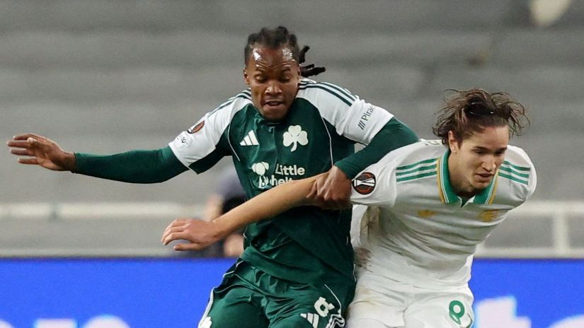 Renato Sanches of PAO and Daniele Ghilardi of Roma in action (©Reuters/Stelios Misinas/Gallo Images)