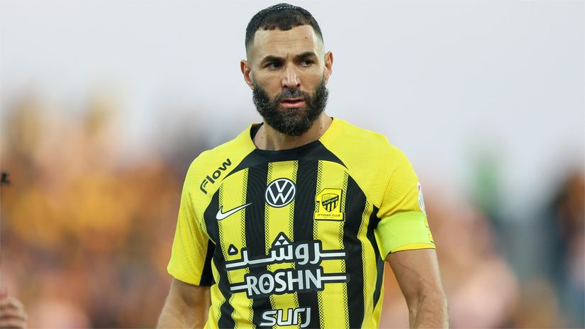 Karim Benzema looks on (©Yasser Bakhsh/Getty Images)