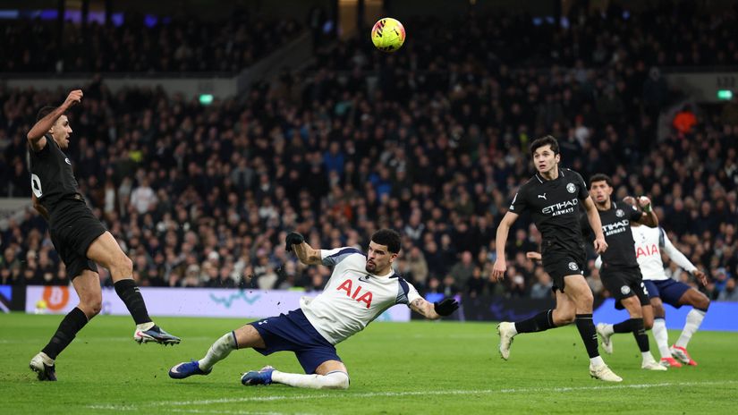 Solanke scoring a "scorpion-kick" beauty (©Justin Setterfield/Getty Images)
