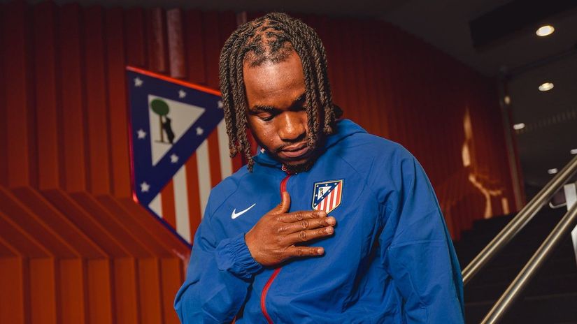 Ademola Lookman at his new club (©x.com/atletienglish)