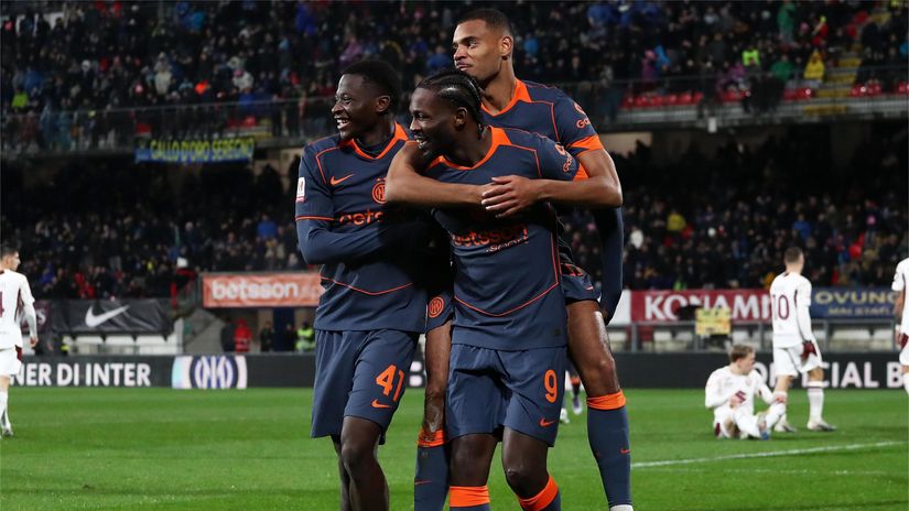 Issiaka Kamate (left) celebrates with Andy Diouf (in the back) and Marcus Thuram (©Marco Luzzani/Getty Images)