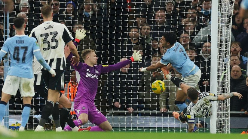 African star sets up the City-Arsenal cup final