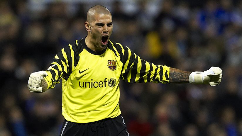 Victor Valdes during his glorious Barcelona days (©Manuel Queimadelos Alonso/Getty Images)