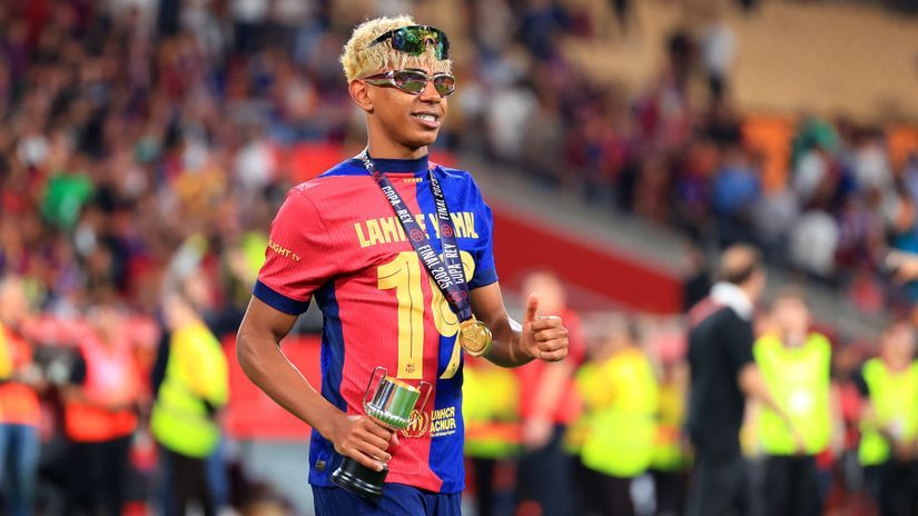 ‘He’s always on the phone and is obsessed with his hair’