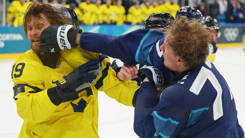 Niko Mikkola of Finland punches Adrian Kempe of Sweden (©Gregory Shamus/Getty Images)