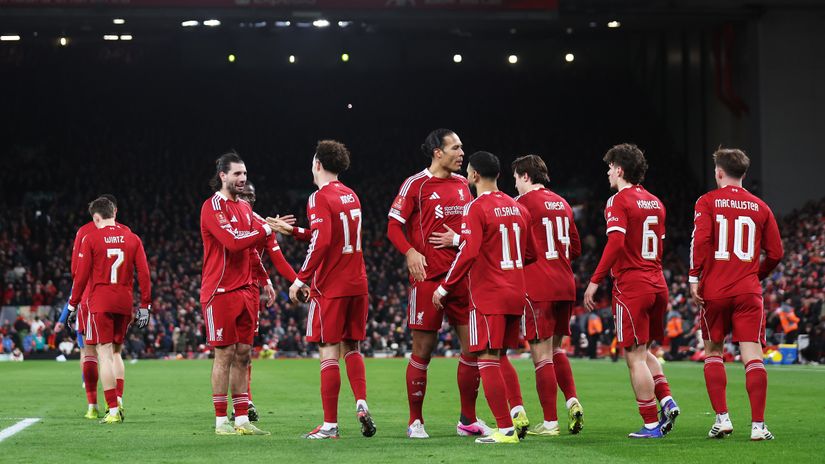 Liverpool players celebrating the goal (©Getty Images)