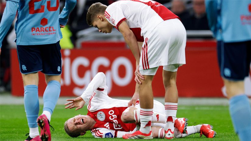 Zinchenko in pain after sustaining the injury (©Roy Lazet/Soccrates/Getty Images)