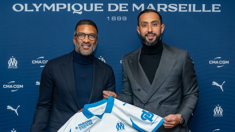 Habib Beye at his unveiling with Marseille's director of football Medhi Benatia (©x.com/OM_Officiel)
