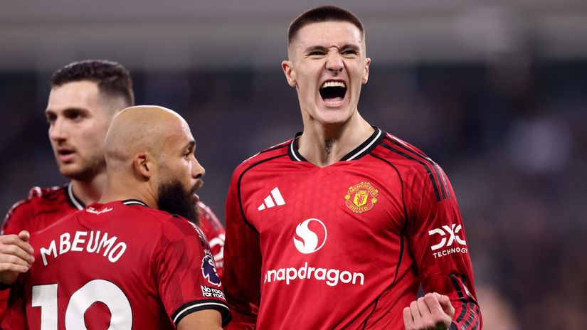 Sesko celebrates his winner with Dalot and Mbeumo (©Carl Recine/Getty Images)