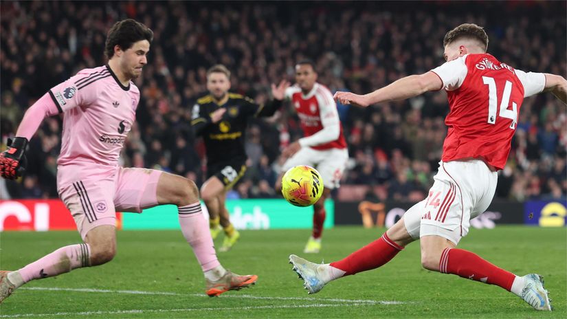 Senne Lammens denies Victor Gyokeres' effort (© Alex Pantling/Getty Images) 