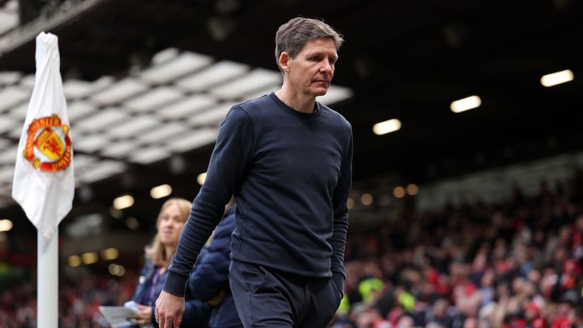 Glasner leaving the pitch at Old Trafford after the defeat (©Alex Livesey/Getty Images)