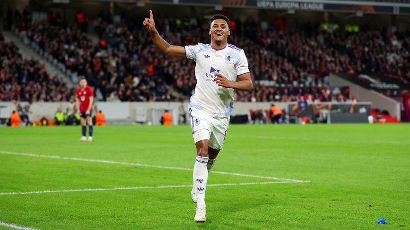Ollie Watkins celebrating the goal (©Getty Images)