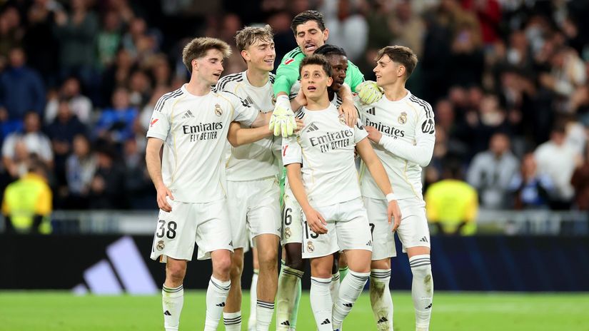 Real Madrid players celebrating the goal (©Getty Images)