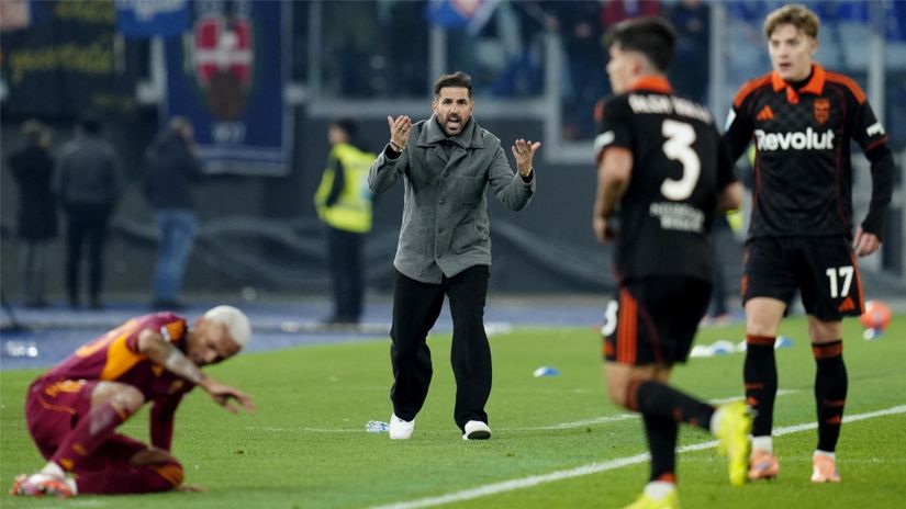 Fabregas against Roma the last time two sides met (©REUTERS/Matteo Ciambelli)