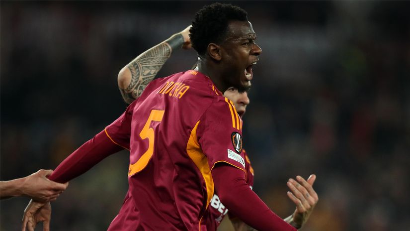 Evan Ndicka of Roma last night (©Paolo Bruno/Getty Images)